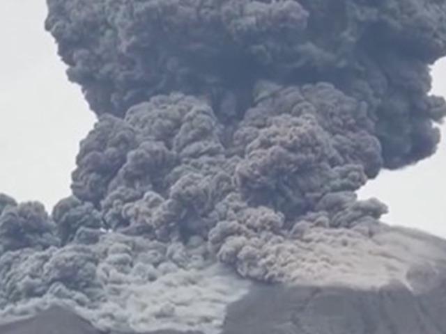 Filipinler&rsquo;de korkutan anlar! Evleri apar topar boşalttılar