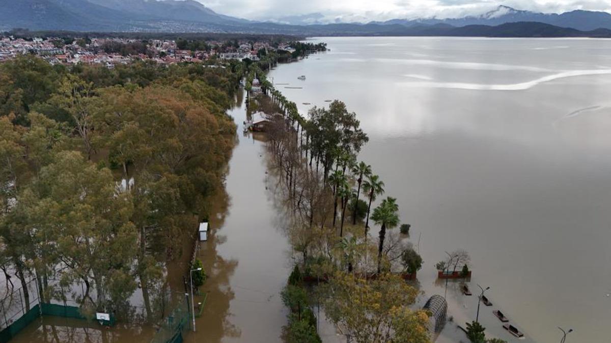 Göl taştı! İlçede ortaya çıkan görüntüler ağızları açık bıraktı - Güncel Haberler