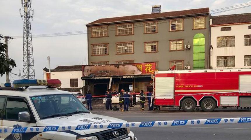 Havai fişek d&uuml;kk&acirc;nında korkun&ccedil; patlama: 12 &ouml;l&uuml;