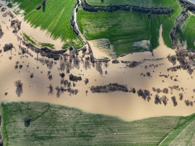 Gediz Nehri nin Uşak tan geçen bölümlerinde taşkın meydana geldi 8