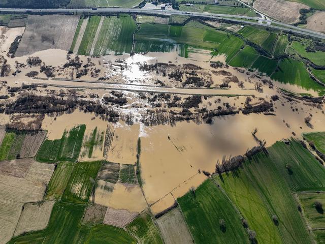 Gediz Nehri nin Uşak tan geçen bölümlerinde taşkın meydana geldi 2