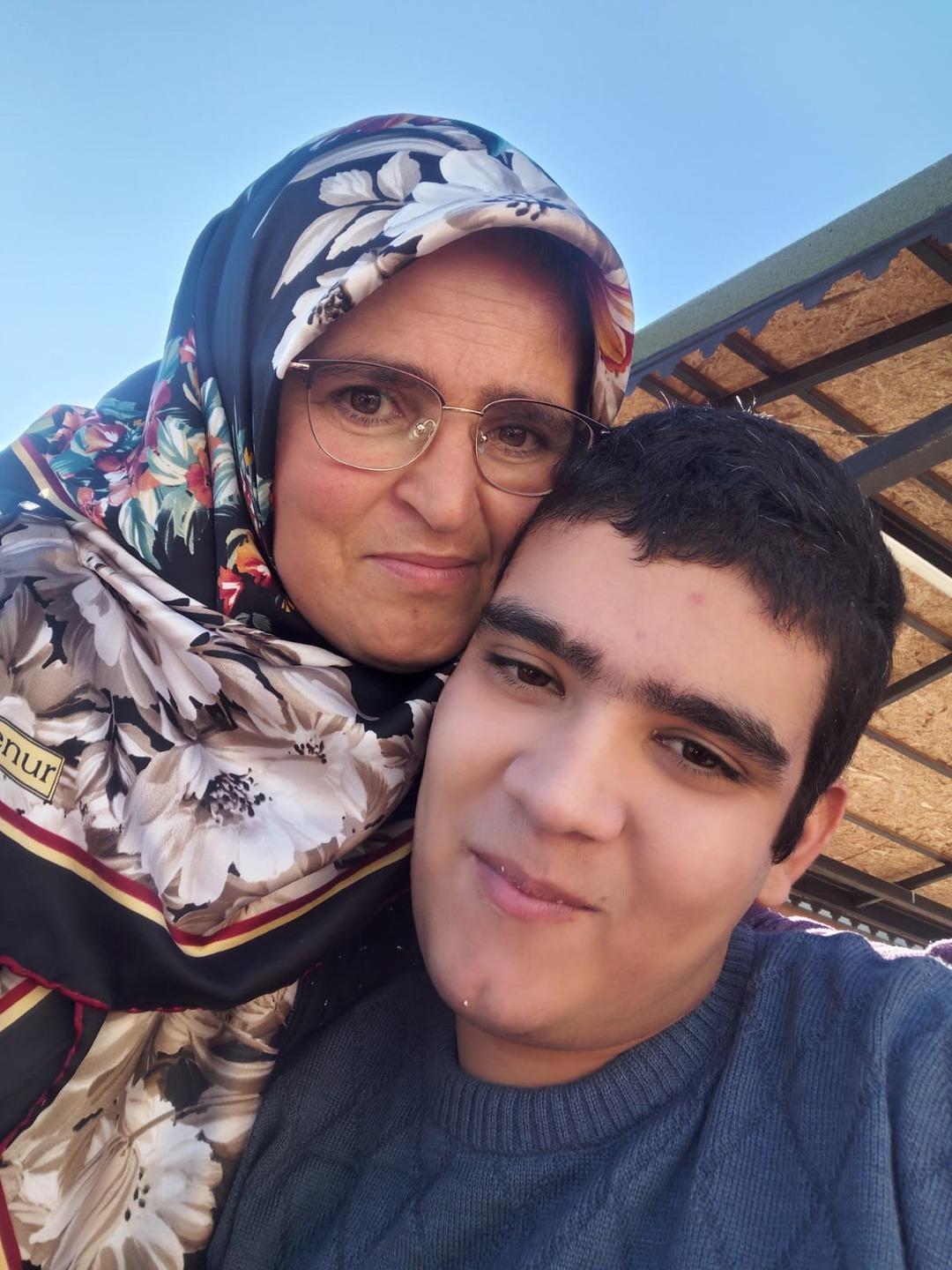 Falezlerin kenarında bir annenin yürek yakan feryadı: "Bu şehre benim çocuğumu sığdıramadılar" 4