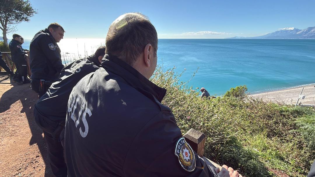 Falezlerin kenarında bir annenin yürek yakan feryadı: "Bu şehre benim çocuğumu sığdıramadılar" 3