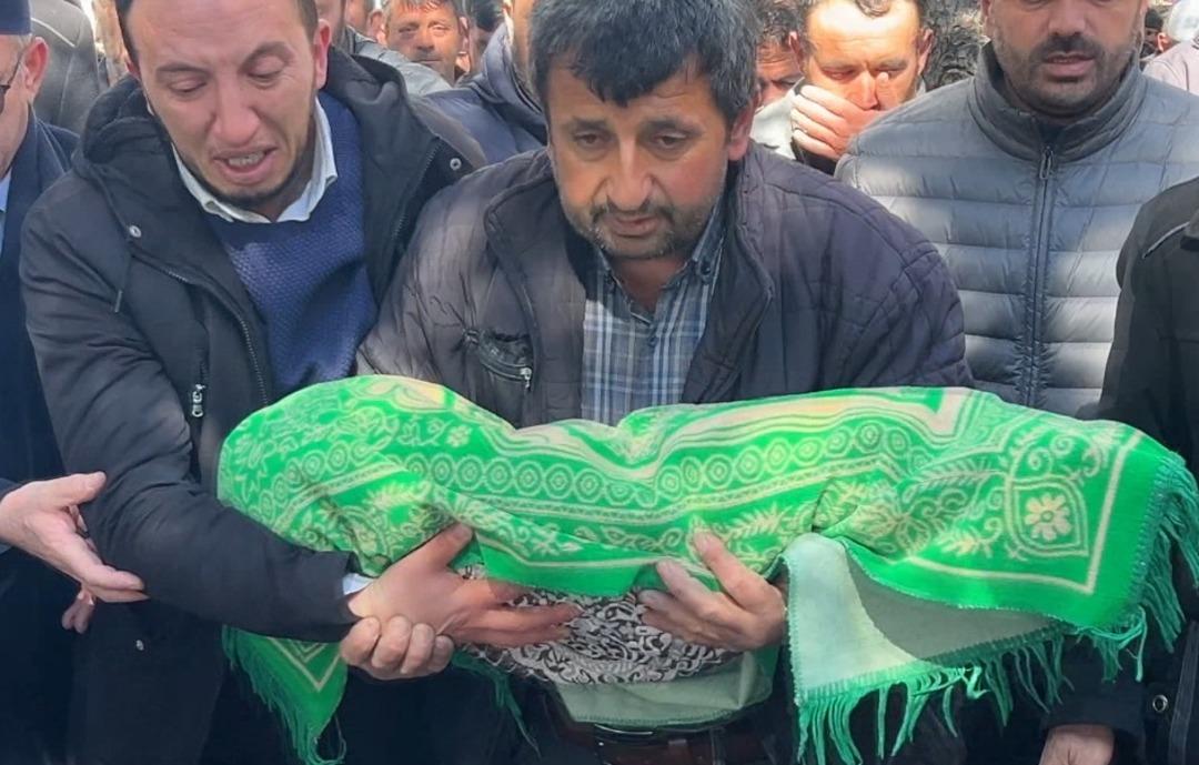 İmamın en zor görevi.. Acıya dayanamadı, cenaze namazında fenalık geçirdi 4