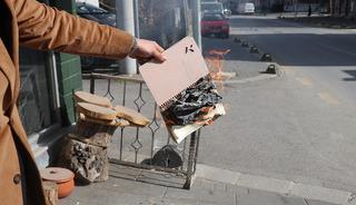 35 kişinin borcunu &uuml;stlendi, bir anda silindi! Defteri bile yaktılar