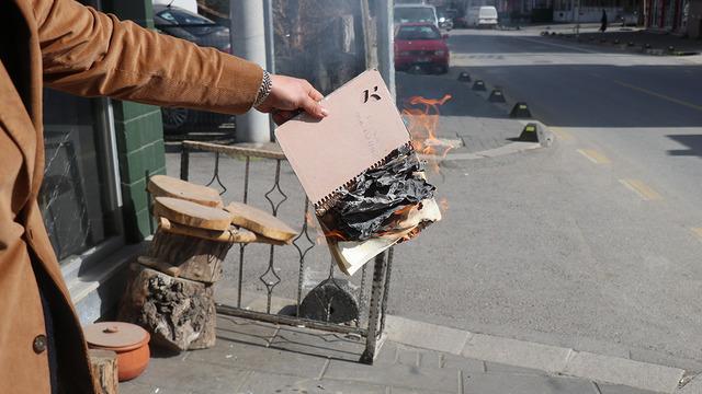 35 kişinin borcunu üstlendi, bir anda silindi! Defteri bile yaktılar