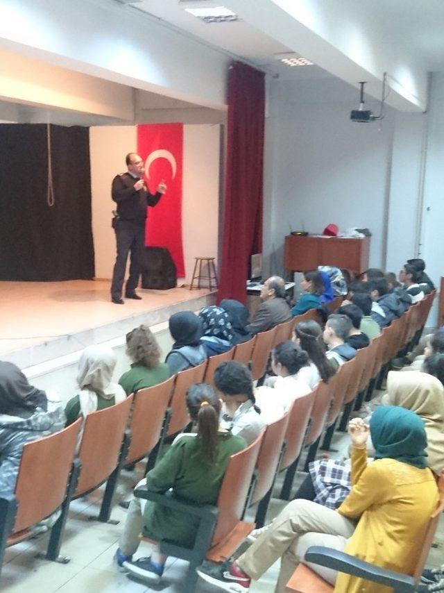 Emniyet Müdürü, öğrencilere polislik mesleğini anlattı