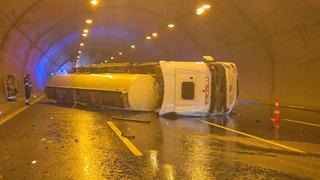 İstanbul Çatalca tünelinde tanker devrildi! Çok sayıda ekip sevk edildi