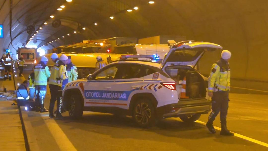 İstanbul &Ccedil;atalca t&uuml;nelinde tanker devrildi! &Ccedil;ok sayıda ekip sevk edildi 1