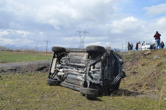 Ağrı'da doluda 4 araç şarampole yuvarlandı, başkan yaralandı