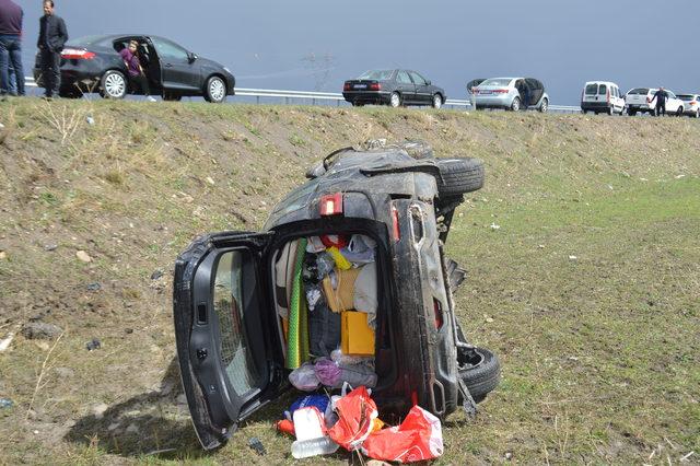 Ağrı'da doluda 4 araç şarampole yuvarlandı, başkan yaralandı