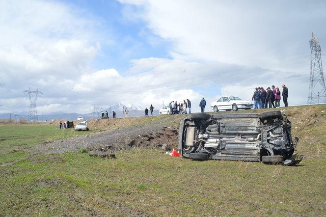 Ağrı'da doluda 4 araç şarampole yuvarlandı, başkan yaralandı