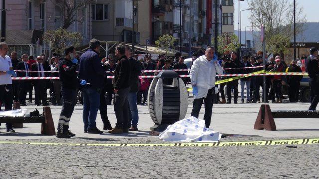 14 yaşındaki çocuk, 17 yaşındaki çocuğu tabancayla vurup, bıçaklayarak öldürdü