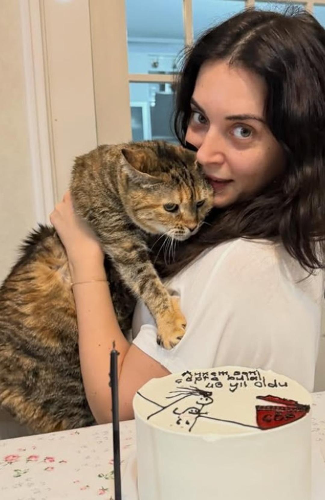 Aslıhan Gürbüz yeni yaşını kutladı! Doğal güzelliğine yorum yağdı 1