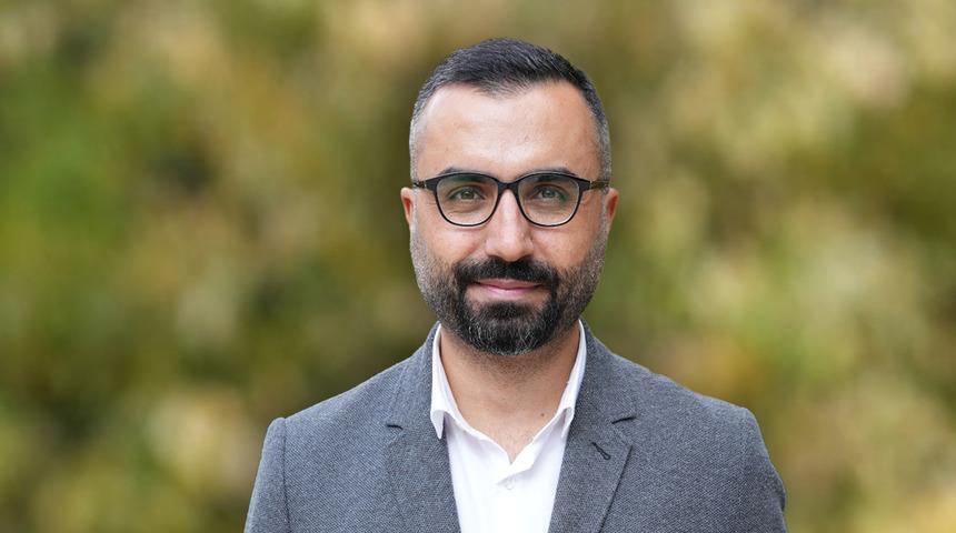 Gazeteci Alican Uludağ, "Cumhurbaşkanına hakaret" ve "halkı yanıltıcı bilgiyi yayma" su&ccedil;larından g&ouml;zaltına alındı