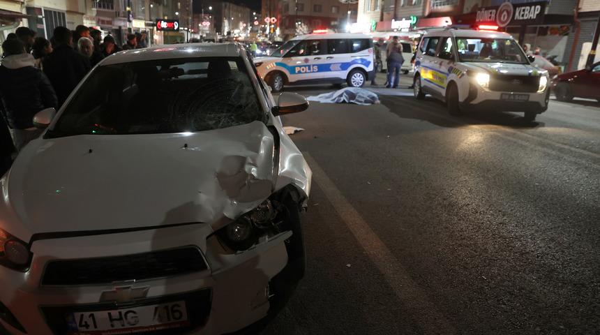 Sivas'ta teravihe giderken otomobilin &ccedil;arpması sonucu yaralanan gelin de hastanede &ouml;ld&uuml;