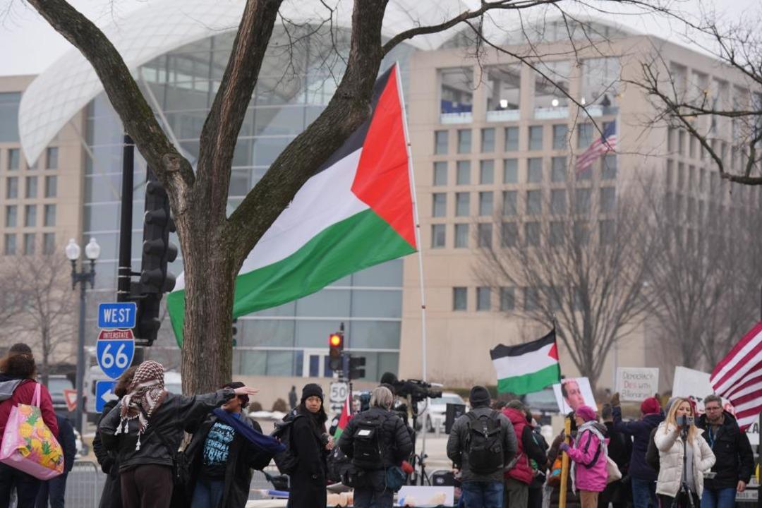 Gazze Barış Kurulu toplantısı sırasında Filistin destek&ccedil;ilerinden protesto: 2 g&ouml;zaltı 3
