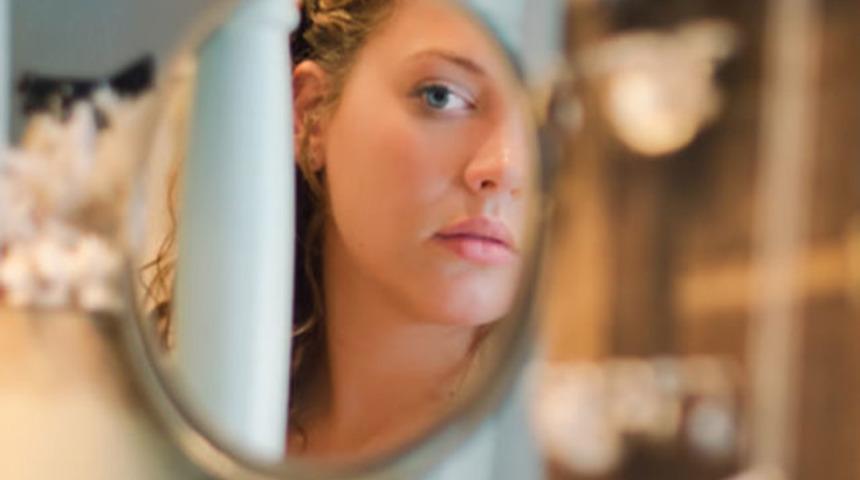 Vücudunuz size mesaj gönderiyor! Soluk cilt dökülen kaş hastalık habercisi