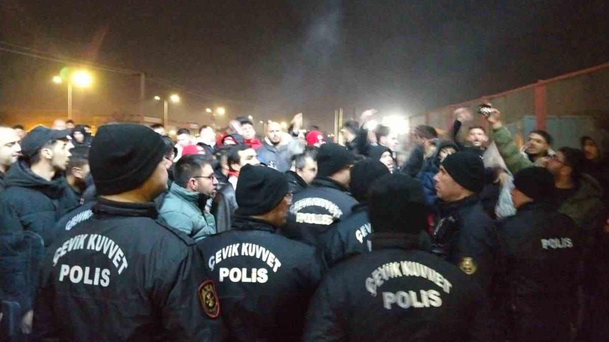 Sivasspor’a taraftarlardan tesislerde protesto