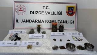 Düzce’de uyuşturucu operasyonunda 2 kişi gözaltına alındı