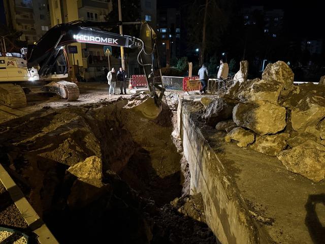 Mersin de dere &uuml;st&uuml;ndeki k&ouml;pr&uuml;n&uuml;n bir kısmı &ccedil;&ouml;kt&uuml; 4