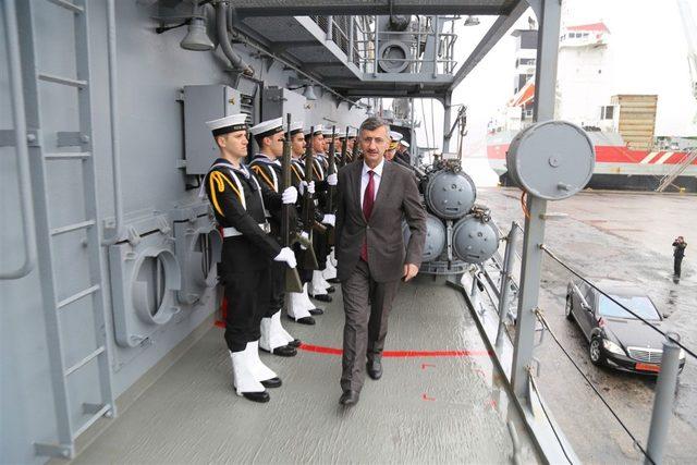 TCG Oruçreis Rize Limanı’nda