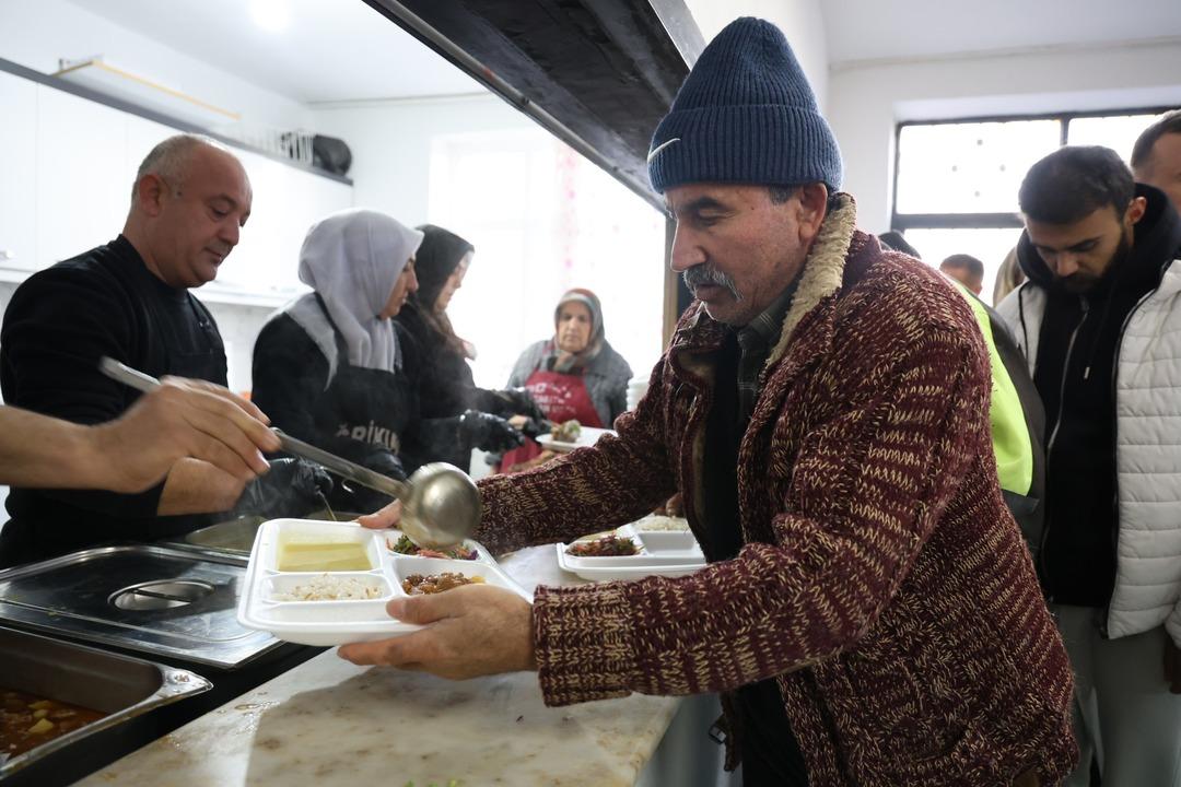 Bu k&ouml;yde iftarda evde yemek pişirmek yasak! Dikkat &ccedil;eken Ramazan uygulaması 1