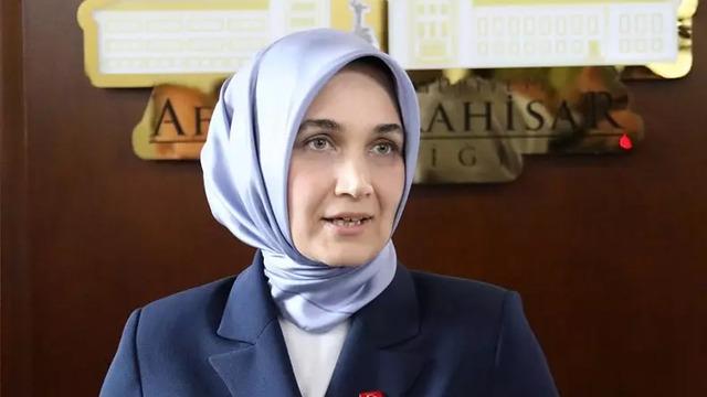 İlk başörtülü vali olarak tarihe geçmişti! Kübra Güran Yiğitbaş'a yeni görev, Erdoğan imzaladı