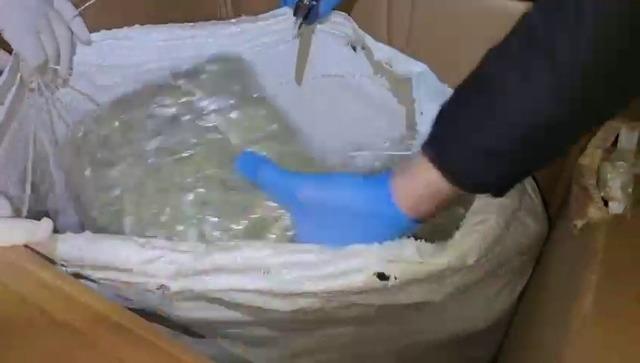 Kamyonet kasasında battaniyeyle saklanan 11 kilo 200 gram uyuşturucu yakalandı 3