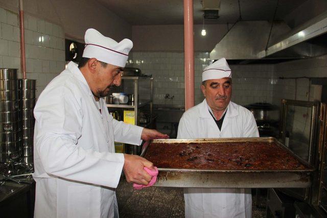 Bitlis Belediyesinden sıcak yemek hizmeti