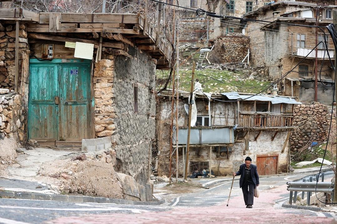T&uuml;rkiye nin en yaşlı il&ccedil;esi: N&uuml;fusun &ccedil;oğunluğu 60 yaş &uuml;st&uuml;!  4