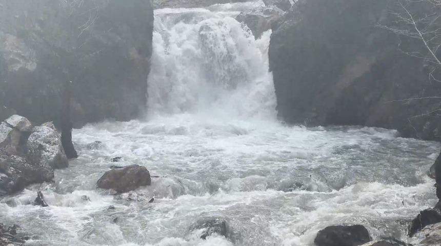 Osmaniye&rsquo;de yağmurun bereketi Kara&ccedil;ay Vadisi&rsquo;ni coşturdu