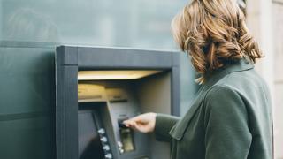 Son dakika: ATM&rsquo;lerde bu hatayı sakın yapmayın: Kartınızı geri alamayabilirsiniz