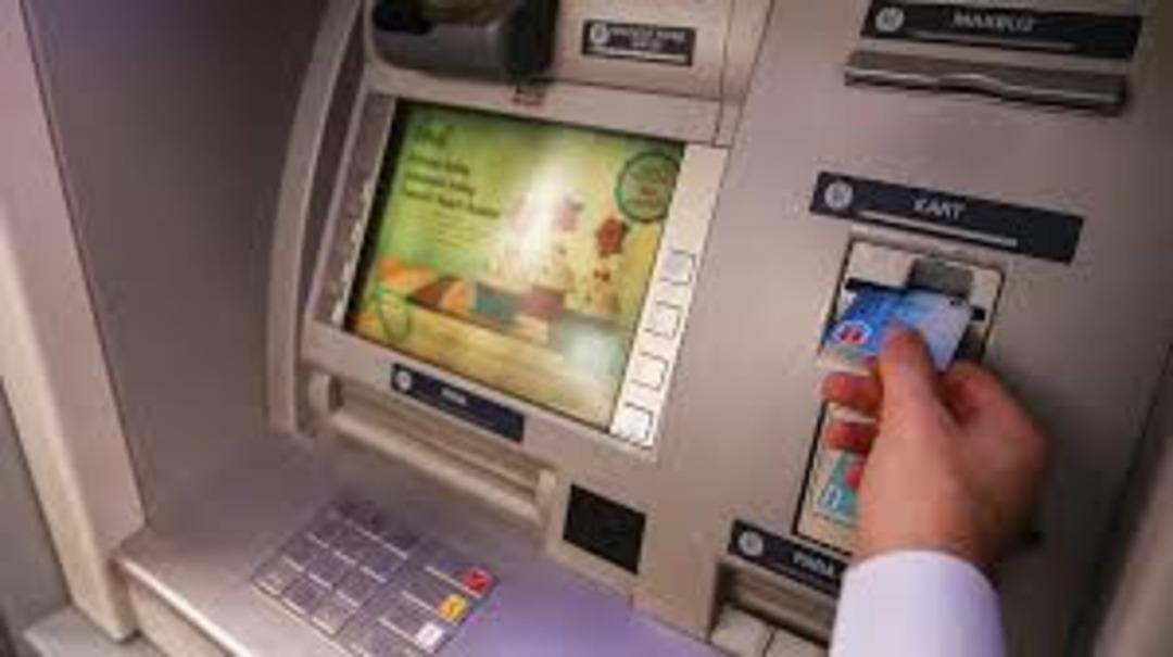 ATM&rsquo;lerde bu hatayı sakın yapmayın: Kartınızı geri alamayabilirsiniz 2