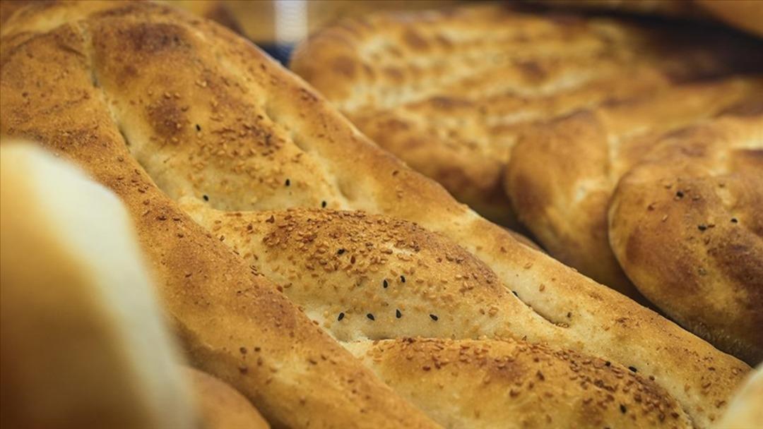 Canlı yayında ramazan pidesi fiyatını şaşırıp bir 0 daha ekleyince g&uuml;ndem oldu: "350 TL nereden &ccedil;ıktı?"  3