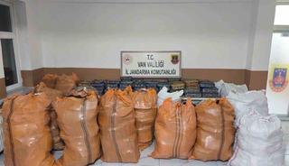 Van&rsquo;da g&uuml;mr&uuml;k ka&ccedil;ağı malzeme ele ge&ccedil;irildi