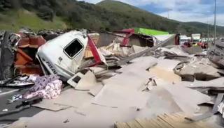 Son dakika | TEM'de kaza! İki tır &ccedil;arpıştı, İstanbul y&ouml;n&uuml; trafiğe kapatıldı