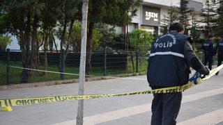 Parkta erkek arkadaşlarıyla buluşan kızına kurşun yağdırdı! 