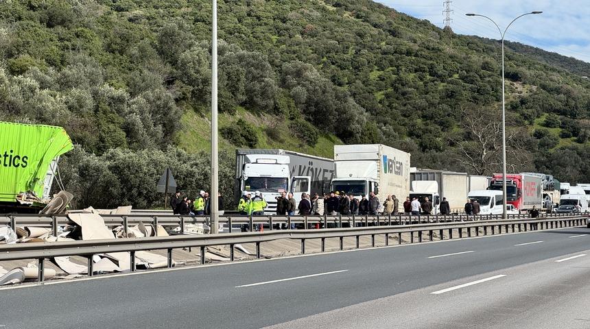 Anadolu Otoyolu'nun Kocaeli kesimindeki kaza nedeniyle kapanan İstanbul y&ouml;n&uuml; ulaşıma a&ccedil;ıldı