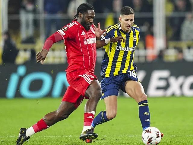 Ola Aina'dan F.Bah&ccedil;elileri kızdıran itiraf! "Daha &ccedil;ok cennet gibi"