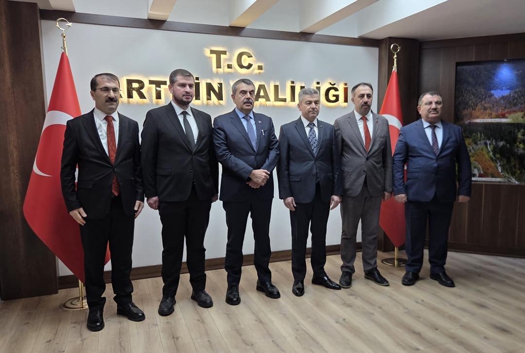 168 kişi imzalamıştı! Bakan Tekin den o metne tepki: "Su&ccedil; duyurusunda bulunacağız" 2