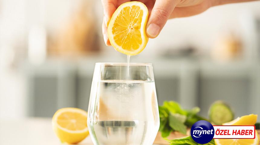 Zayıflatıyor diye i&ccedil;iyorsanız dikkat! Limonlu su hakkında ezber bozan uyarı