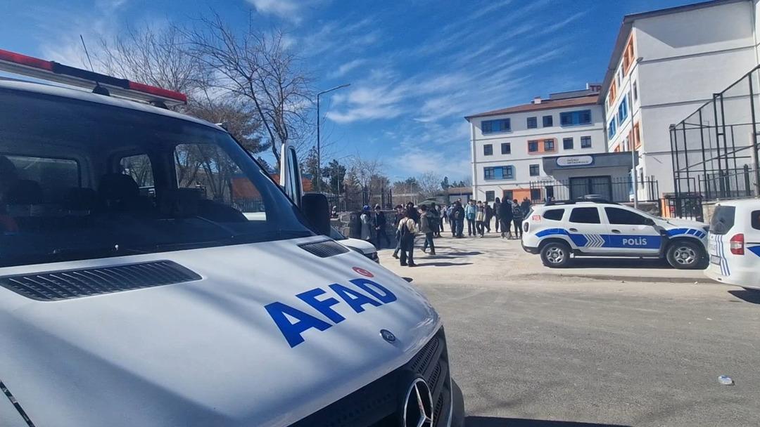 Diyarbakır da cıva zehirlenmesi iddiası! 14 &ouml;ğrenci hastaneye kaldırıldı 1