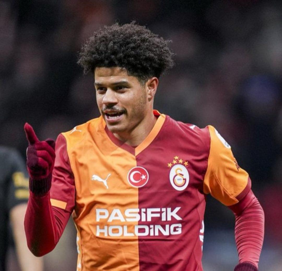 Osimhen i&ccedil;in geldiler! Sara ya hayran kaldılar: Galatasaray tarihinin en y&uuml;ksek satışı olabilir 6