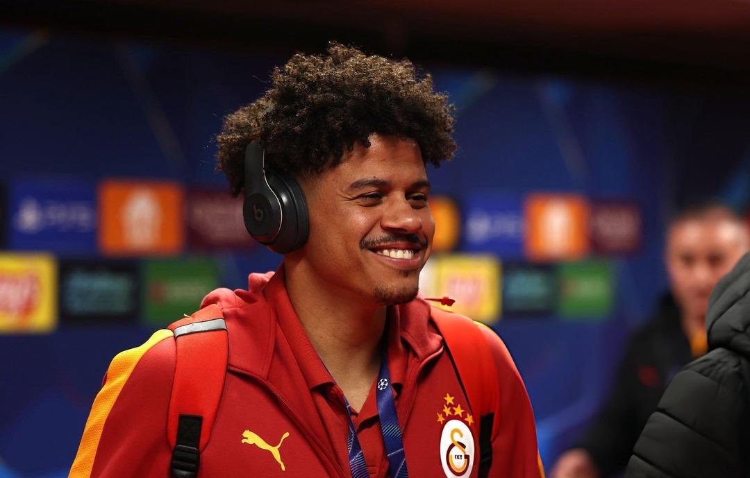 Osimhen i&ccedil;in geldiler! Sara ya hayran kaldılar: Galatasaray tarihinin en y&uuml;ksek satışı olabilir 5