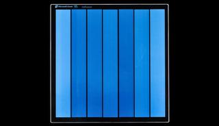 Hard diskleri unutun! Bu k&uuml;&ccedil;&uuml;c&uuml;k cam kare tam 2 milyon kitap kapasiteli ve verileri 10 bin yıl saklayabiliyor