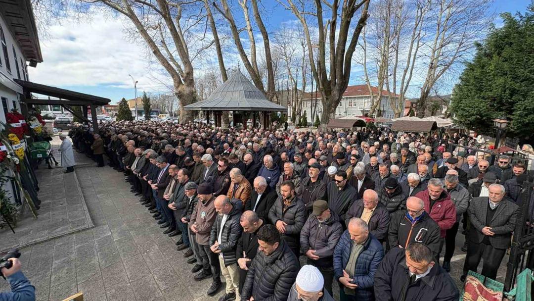 Eski milli futbolcu Tayfur Havut&ccedil;u&rsquo;nun vefat eden babası Sakarya&rsquo;da toprağa verildi 1