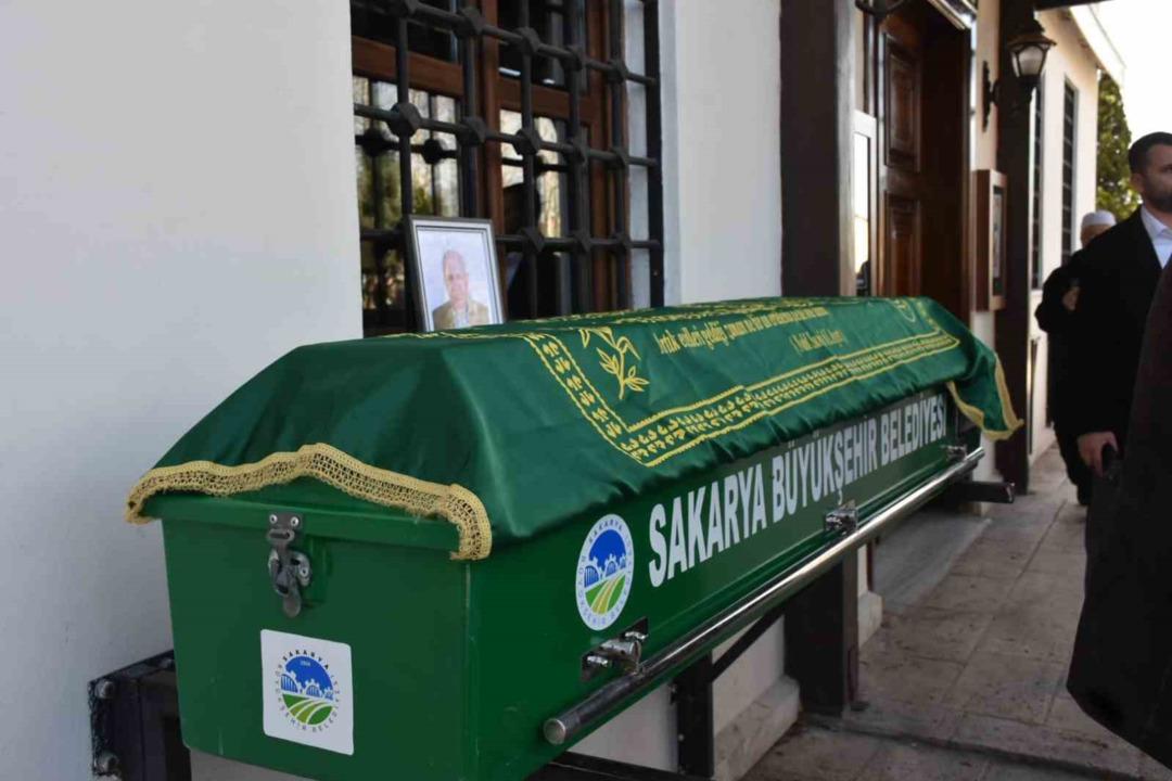 Eski milli futbolcu Tayfur Havut&ccedil;u&rsquo;nun vefat eden babası Sakarya&rsquo;da toprağa verildi 3