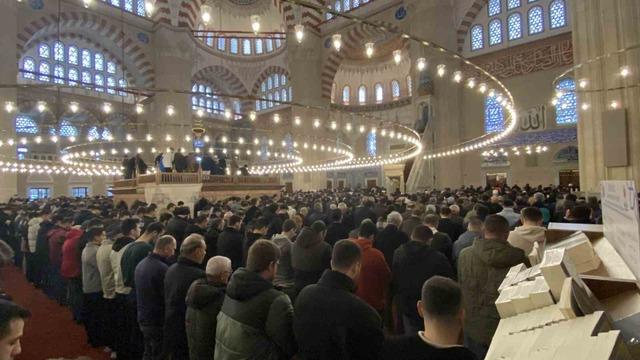 4 yıl aradan sonra Selimiye Camii&rsquo;nde ilk cuma 5