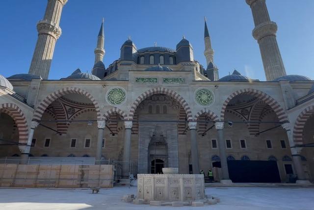 4 yıl aradan sonra Selimiye Camii&rsquo;nde ilk cuma 3